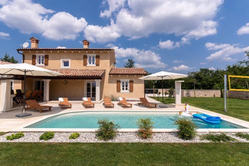 Villa Lucija — 4-Star Luxury Hotel in Cerovlje, Croatia