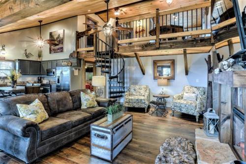 Smoky Mountain Loft Amazing Views Hot Tub 560 FREE tickets each paid day - photo 11