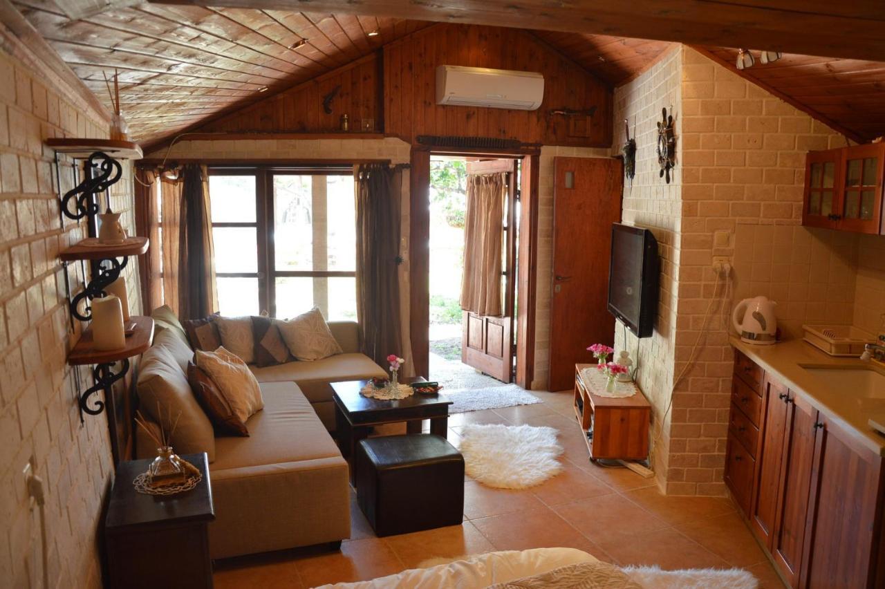 Czarina Cabin הבקתה הקיסרית והדירה הקיסרית Czarina Apartment — Caesarea — photo 2
