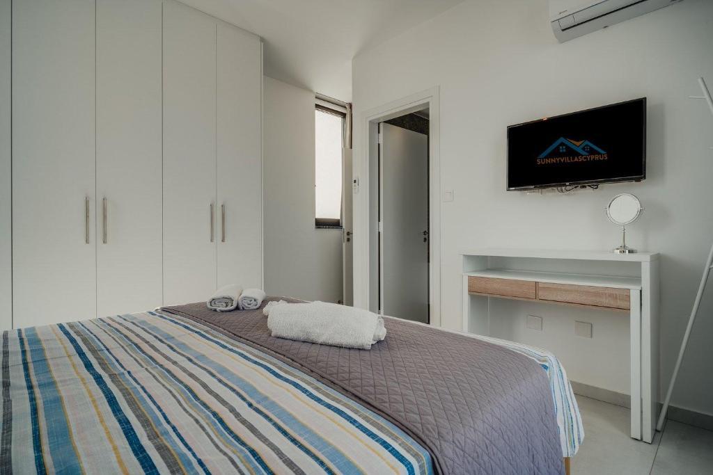 SunnyVillas 4BR New Villa Private Pool in Pernera