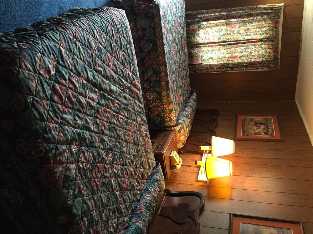 M & M Motel - photo 13