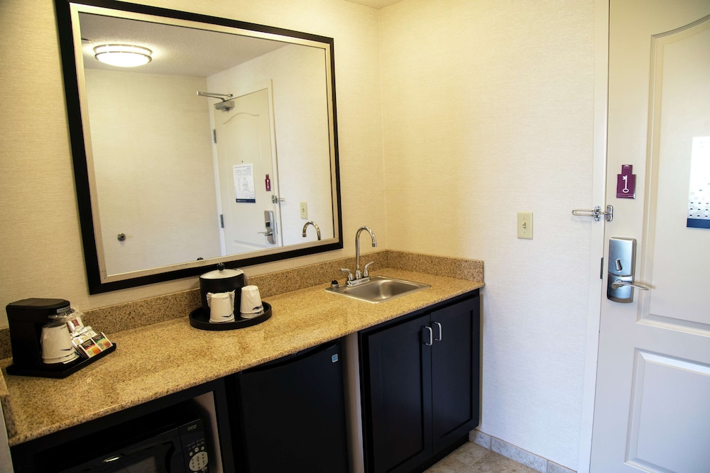 Hampton Inn & Suites Sharon - photo 39