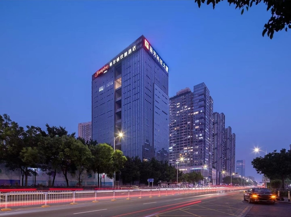 Hampton by Hilton Shenzhen Bao'an Stadium — 4-Star Luxury Hotel in Shenzhen, People's Republic of China