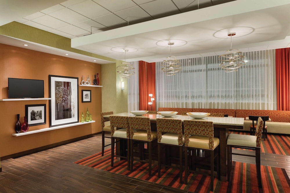 Hampton Inn St. Albans - photo 2