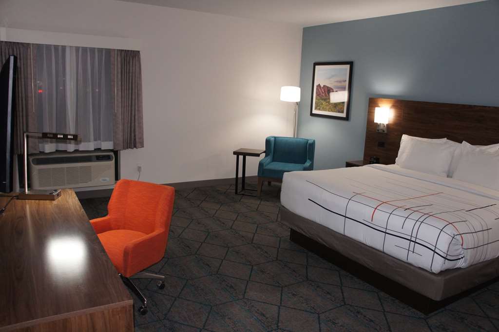 La Quinta Inn & Suites by Wyndham Littleton Red Rocks - photo 22