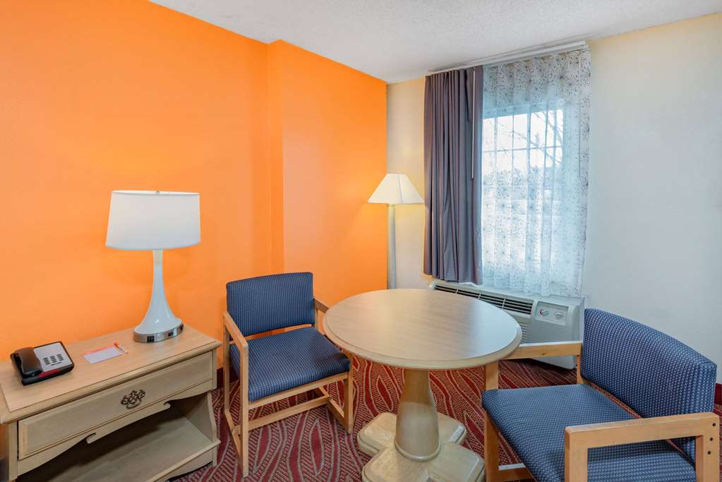 Howard Johnson by Wyndham Staunton - photo 31