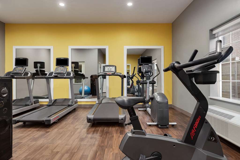 La Quinta Inn & Suites by Wyndham Port Arthur - photo 13