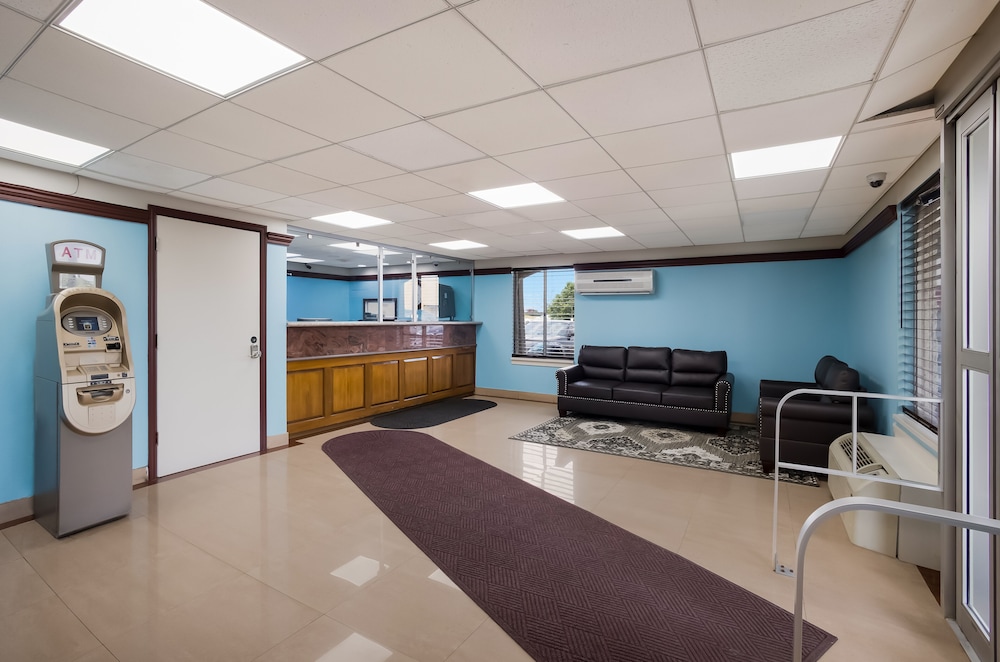 Econo Lodge Allentown North - photo 15