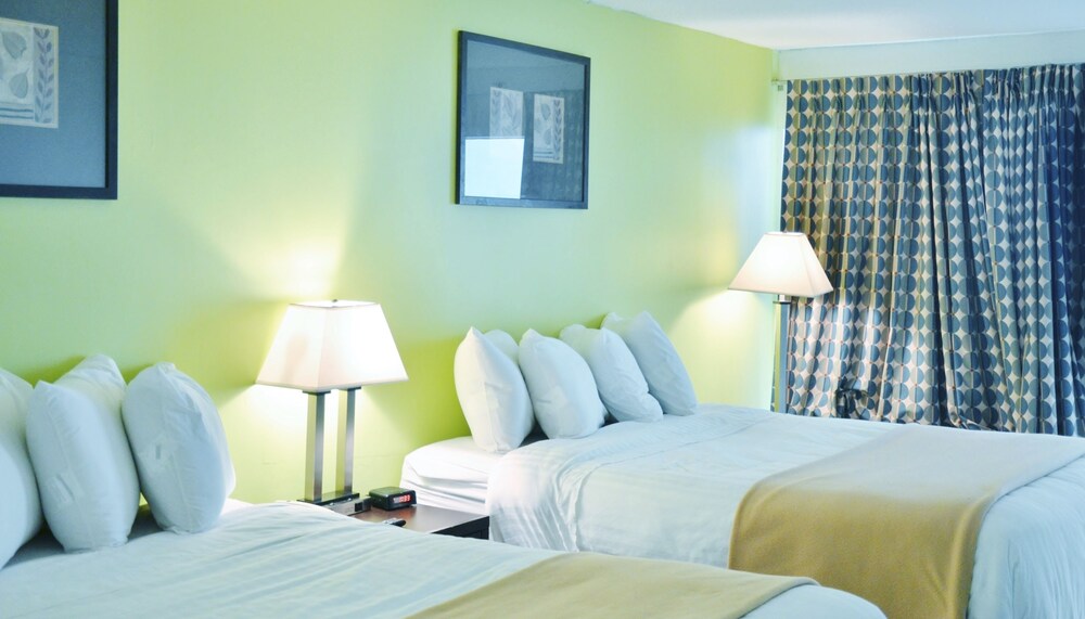 Travelodge by Wyndham Lincoln Northeast - featured photo