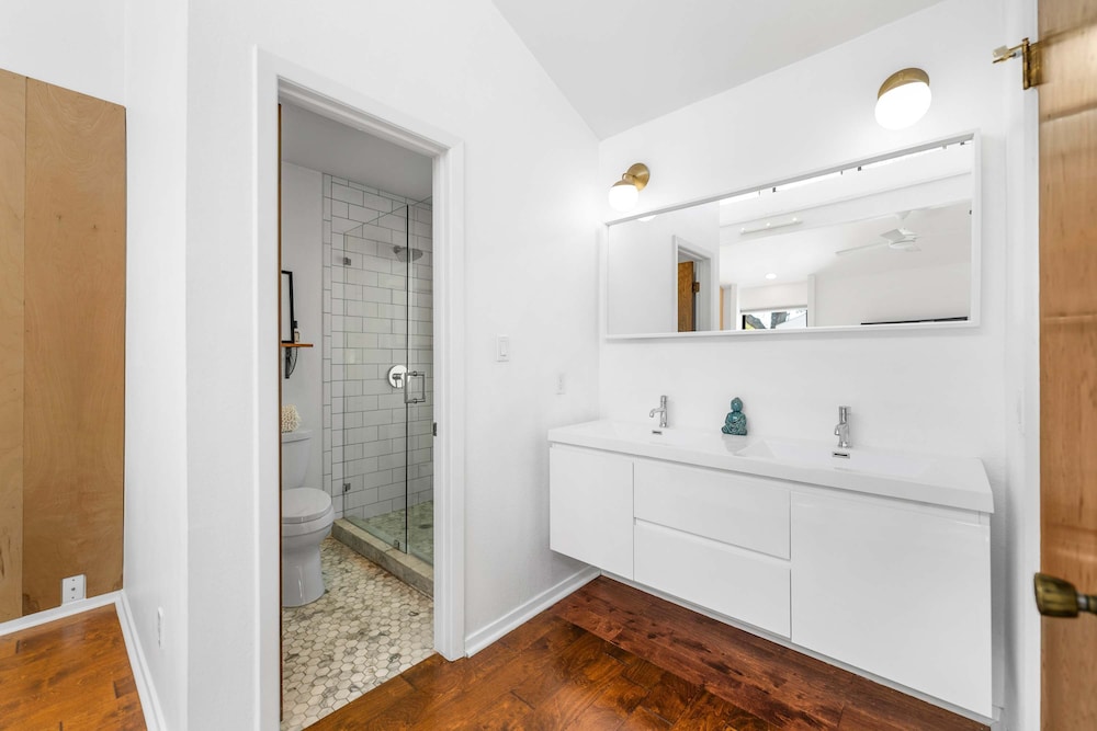 Close to Domain DT Shopping Chic Serene 3BR — Austin — photo 5