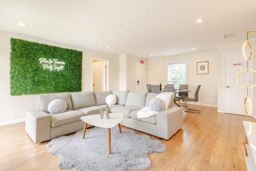 Luxury 2BR Oceanfront Condo with Rooftop Patio 2 Minute Walk to the Beach — 4-Star Luxury Hotel in Holmes Beach, United States
