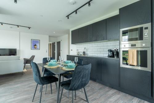 Mitre Punks by Artsy — 4-Star Luxury Hotel in London, United Kingdom