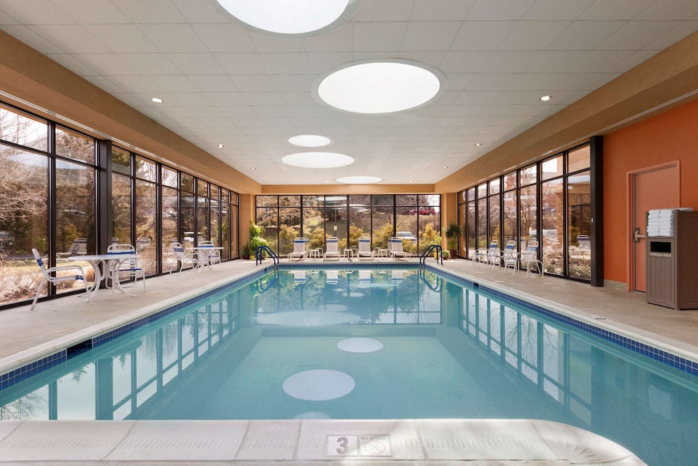 Hampton Inn Warrenton - photo 33