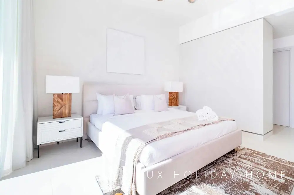 LUX The Luxury Sunrise Beachfront Suite 1 — 4-Star Luxury Hotel in Dubai, United Arab Emirates