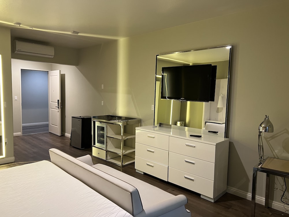 Aspire Inn & Suites Orange - photo 7