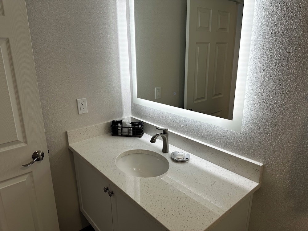 West Beach Suites - photo 109