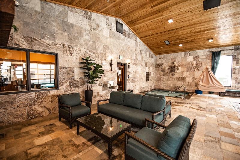 Elk Country Inn - photo 14