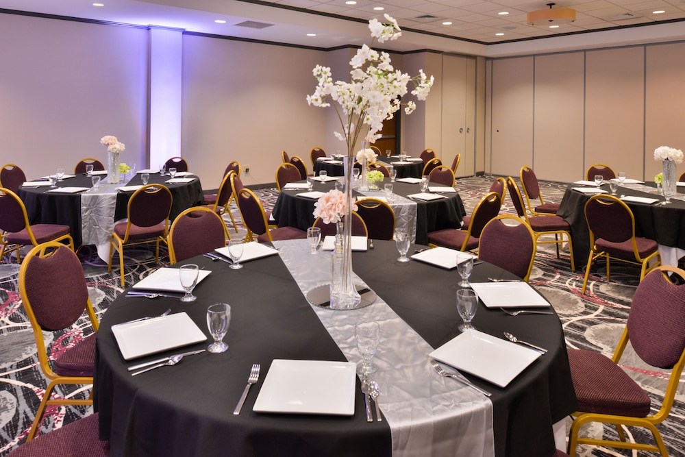 Holiday Inn Kansas City Airport by IHG - photo 51