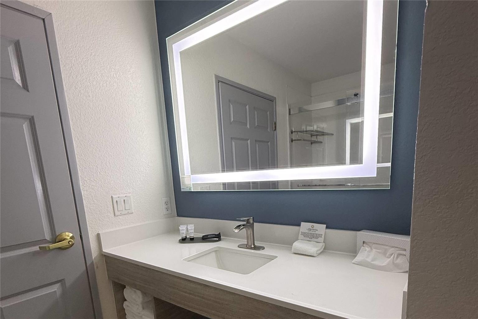 La Quinta Inn & Suites by Wyndham Albuquerque Midtown - photo 42