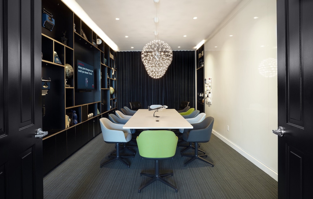 CitizenM Boston North Station Hotel - photo 22