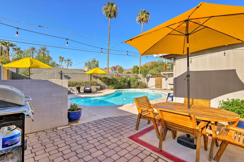 Swim Putt and Explore Classic Desert Phoenix Ranch — 4-Star Luxury Hotel in Phoenix, United States