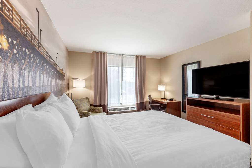 Clarion Pointe Racine Mount Pleasant - photo 12