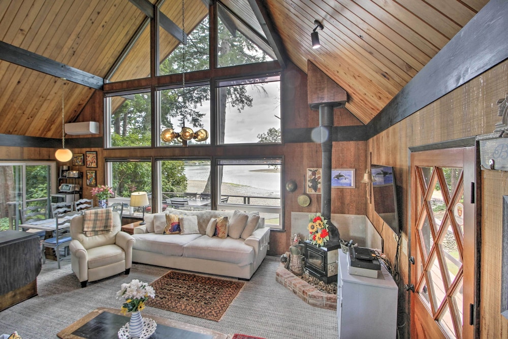 Waterfront Cabin W Fire Pit In Gig Harbor 22324283 — Gig Harbor