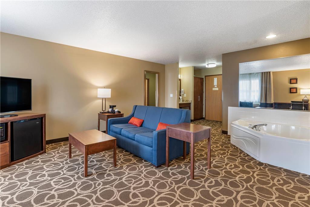 Comfort Inn Dyersville Near Field of Dreams - photo 21