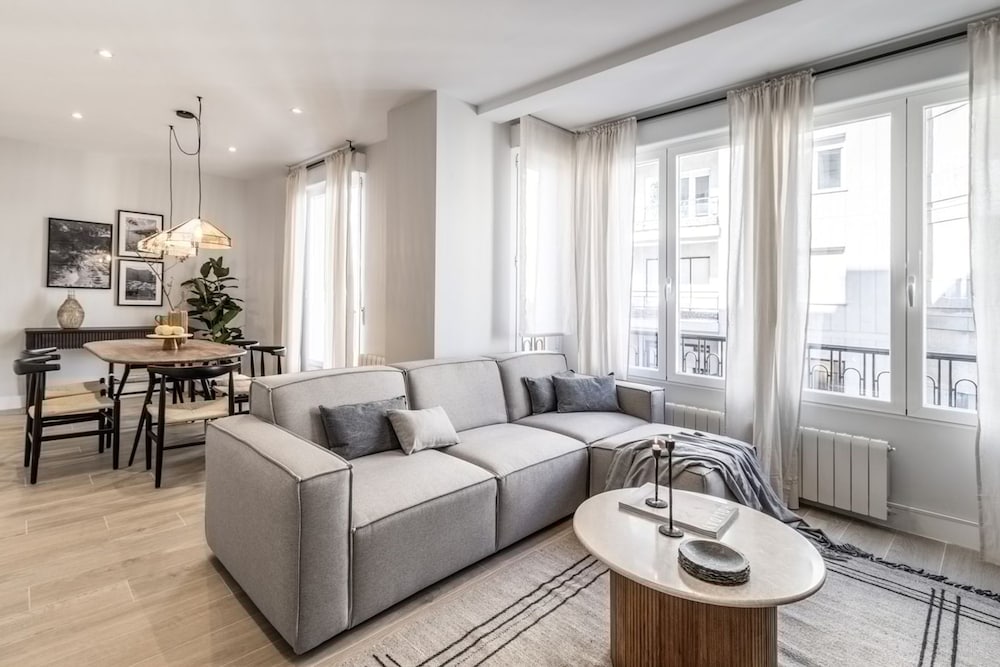 Stella 3 Bedrooms in Goya Retiro Madrid
