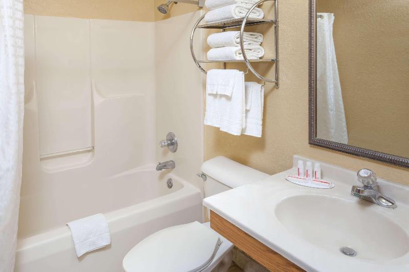 Super 8 by Wyndham Chillicothe - photo 5