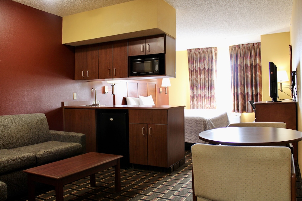 HomeTown Inn & Suites - photo 18