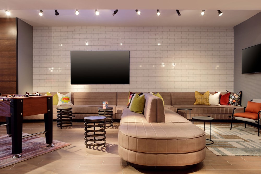Moxy Richmond Downtown - photo 10