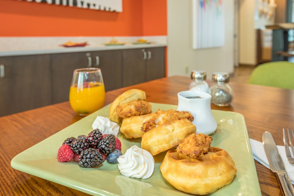 Holiday Inn Hotel & Suites Peachtree City by IHG - photo 47