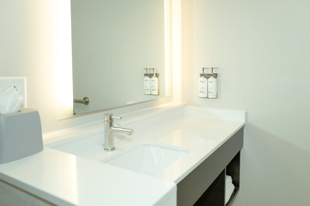 Holiday Inn Express & Suites Franklin Berry Farms by IHG - photo 21