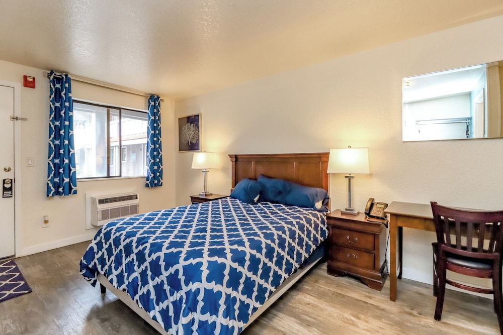 Belfair Motel - photo 13
