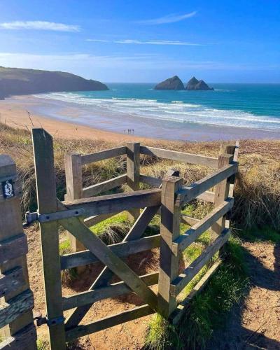 Newquay Bay Holiday Resort Caravan 142 — hotel in Porth