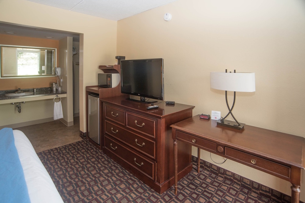 Colonnade Inn - photo 21
