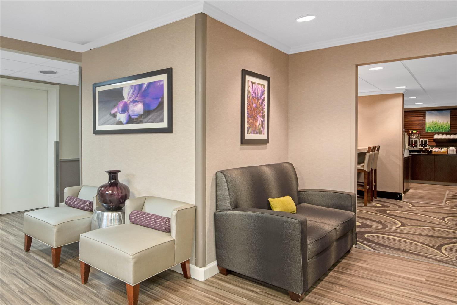 La Quinta Inn & Suites by Wyndham Baton Rouge Siegen Lane - photo 8