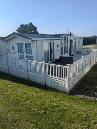 Coastal Retreat At Anderby Creek Lincolnshire — 4-Star Luxury Hotel in Skegness, United Kingdom