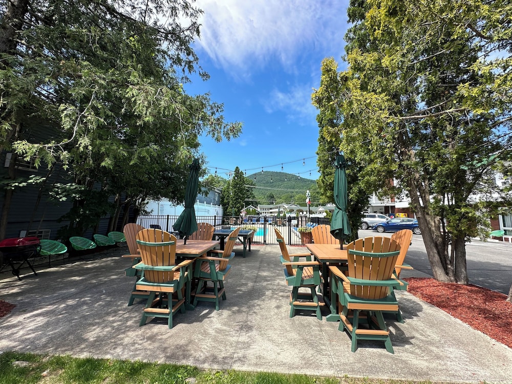 O'Sullivan's On The Lake Motel - photo 38