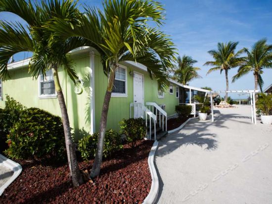 Castaways Beach and Bay Cottages - photo 3