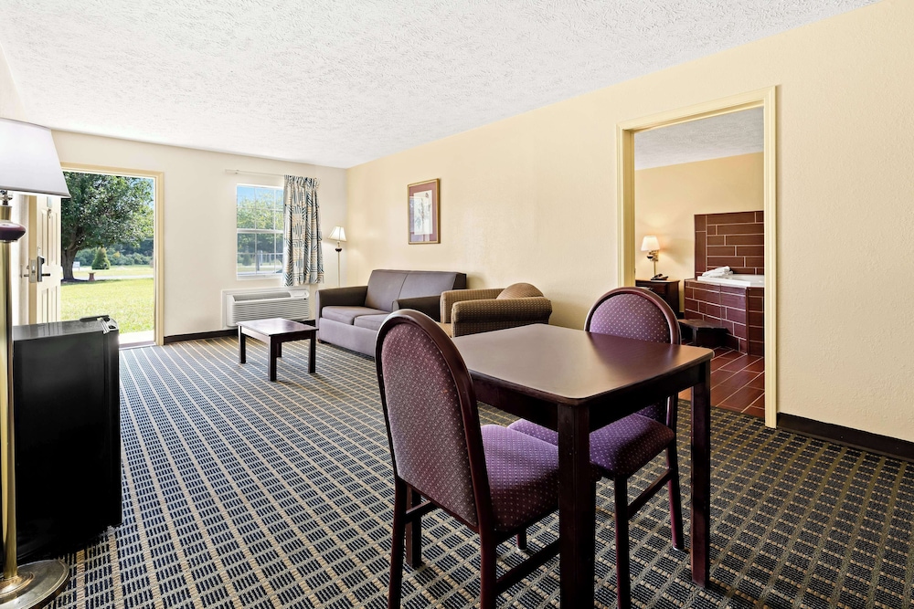 Americas Best Value Inn & Suites Mt. Pleasant - photo 21