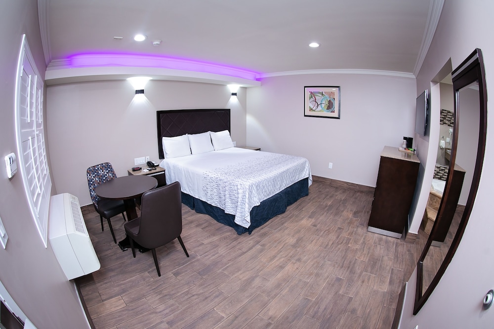 Diamond Bell Inn & Suites - photo 4