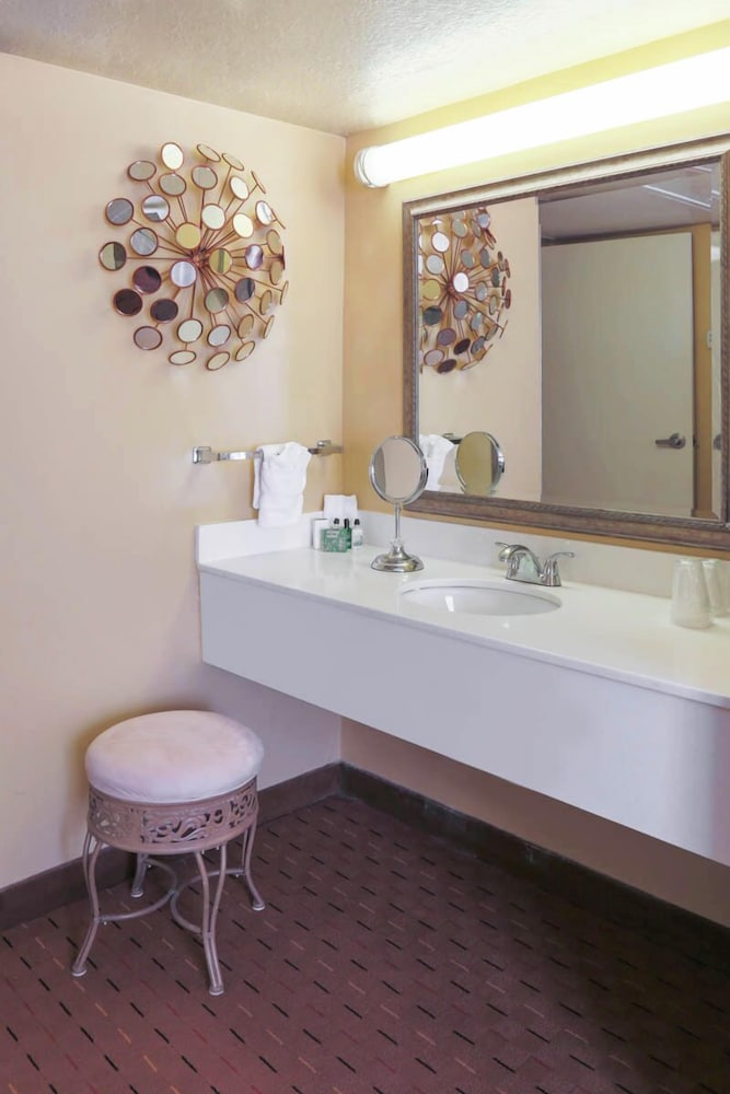 MCM Eleganté Hotel & Suites - photo 24
