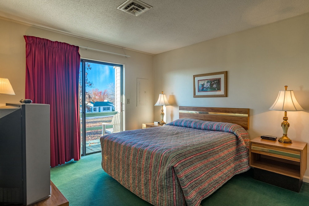 Crown Resorts at Lake Tansi West - photo 3