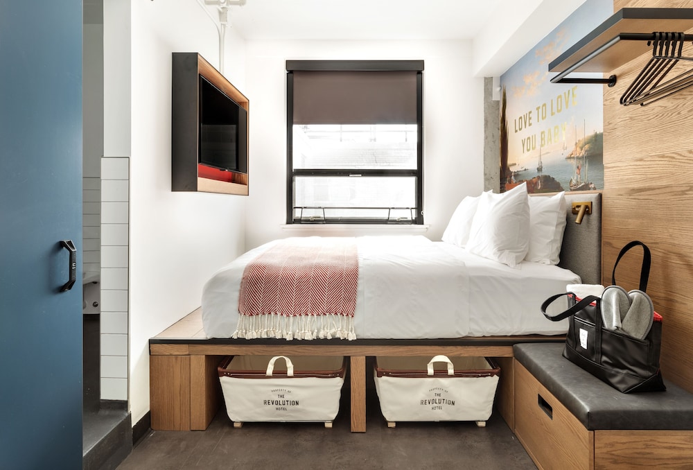 The Revolution Hotel - photo 24