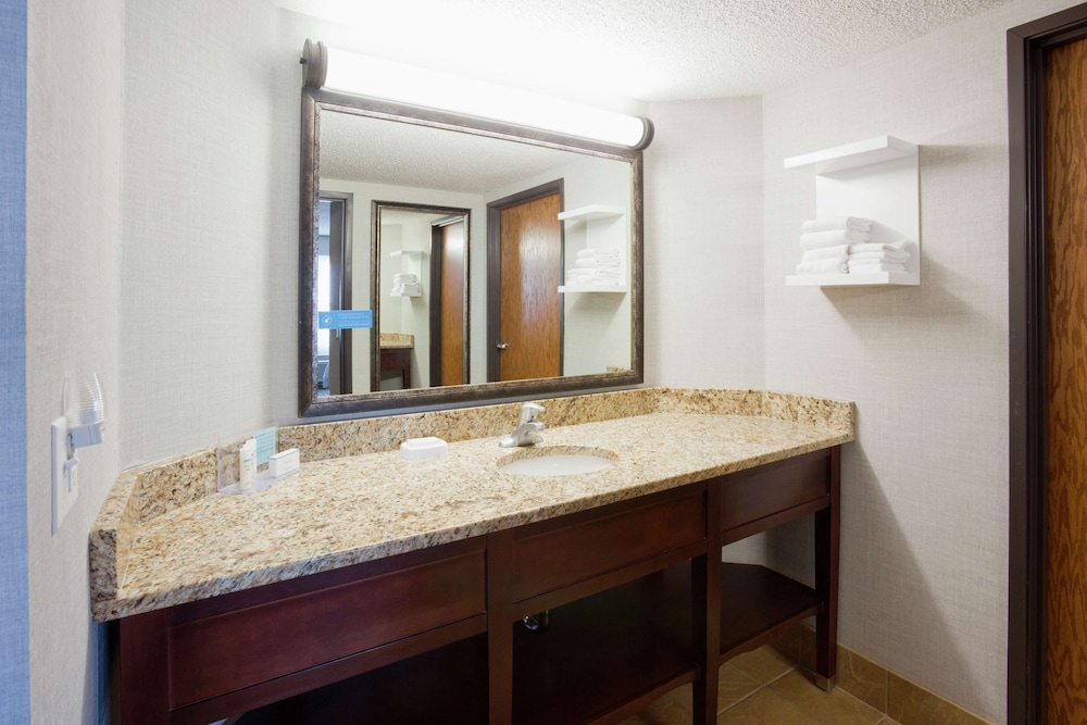 Hampton Inn Duluth Canal Park - photo 41