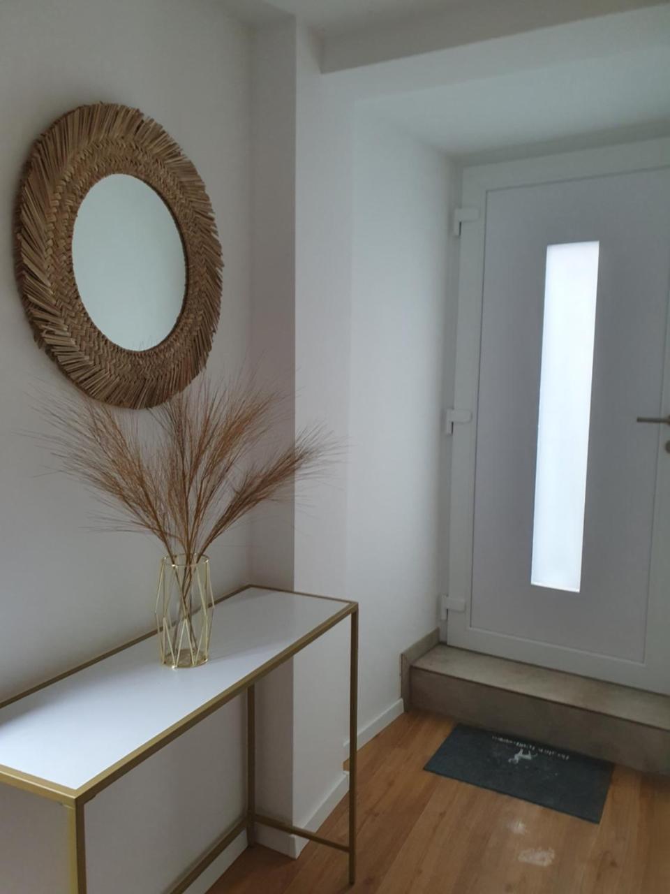 Ferienhaus am Naherholungsgebiet mit SAUNA — hotel in Homburg