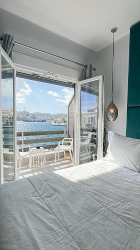 Diio Suites — 4-Star Luxury Hotel in Ermoupolis, Greece