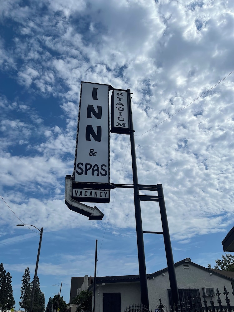 Stadium Inn & Spas - photo 30